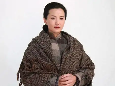 非科班出身演技赞,屡次搭档大咖不红,俘获王菲前男友恩爱23年