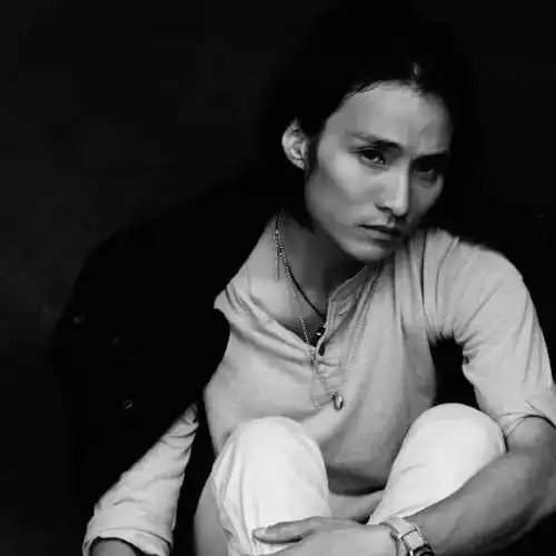 只是比起哥哥钟情于幕后,陈积荣更喜欢演员身份.