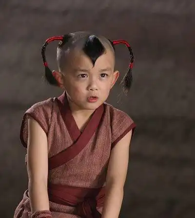 吴磊整容?明明从小帅到大!(组图)