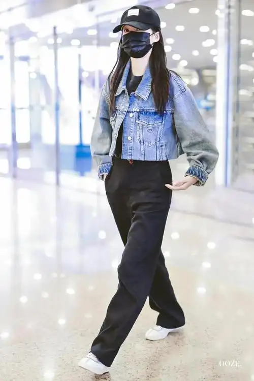 李沁最新机场私服穿搭分享随性休闲早春酷girl风