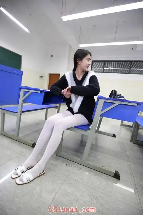 学生美足网:白丝袜美脚 输入图片上                    套图