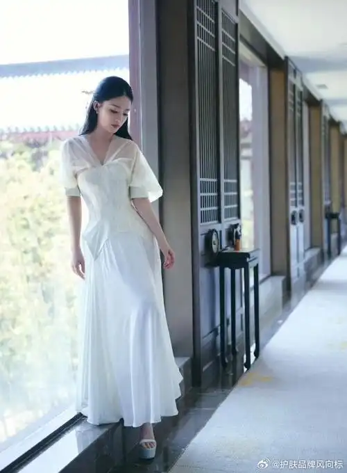 李沁##李沁超长蝴蝶结发型##李沁白色截断眼妆