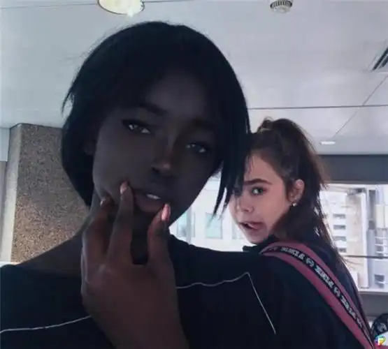 非洲最美的"黑色玫瑰",颜值身材很亮眼,网友:自信的人最漂亮