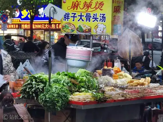 多地支持"摆摊" 夜市回来了 网友:烟火气回来了