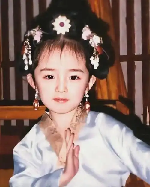 那明星小时候的样子会是什么样呢?长得好看的都是从小美到大吗?