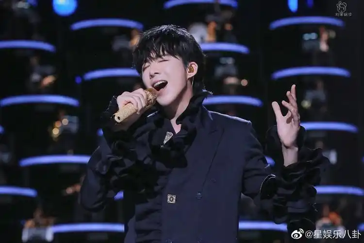 期待歌手宁的精彩舞台!@摩登兄弟刘宇宁