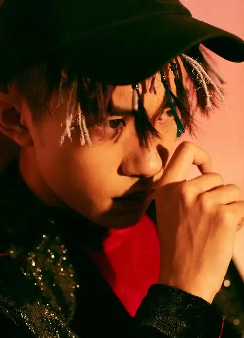 易烊千玺图片易烊千玺帅气高清写真