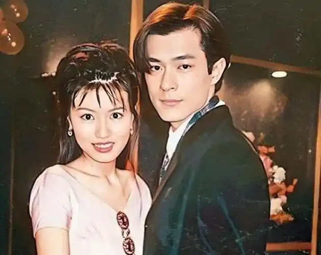 香港女星黄纪莹近照曝光,息影多年状态冻龄,被曝隐婚生子传闻|古天乐