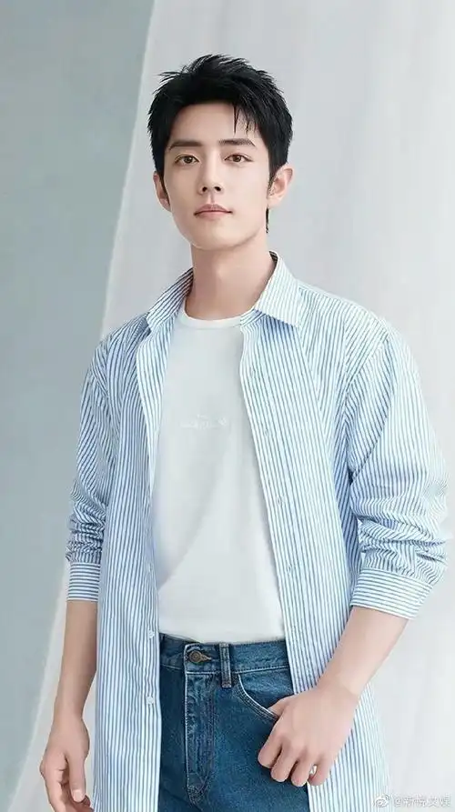 肖战蓝色条纹衬衫