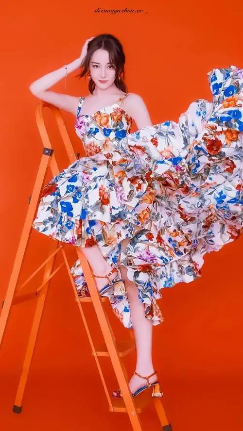 迪丽热巴壁纸:全身上下每一处都透着精致,让人看了只想捧在手心