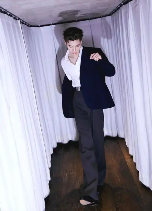 王子异身穿lanvin西装, 佩戴pomellato iconica系列珠宝亮相#微博电影