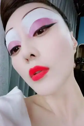 39岁范冰冰晒化妆视频,皮肤雪白妆容妖孽,网友:又要演妲己?