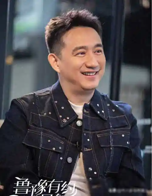 毕业于北京电影学院,黄磊早年的作品《边走边唱》就展现了他的演技和