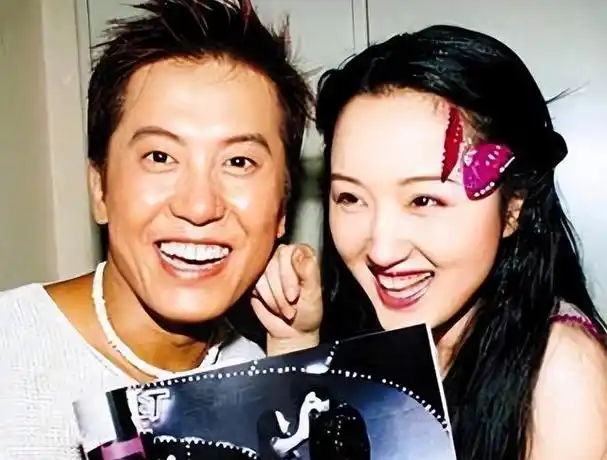 但令人没想到的是,杨钰莹的男朋友竟然是案件的主要当事人之一.