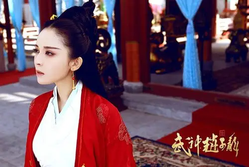 《真三国无双》电影貂蝉红衣美照 被赞"最美貂蝉"