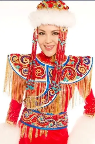 乌兰图雅演唱草原神曲《套马杆》重新演绎再掀试听浪潮