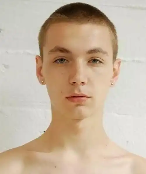 带寸头的短句寸头适合发朋友圈句子