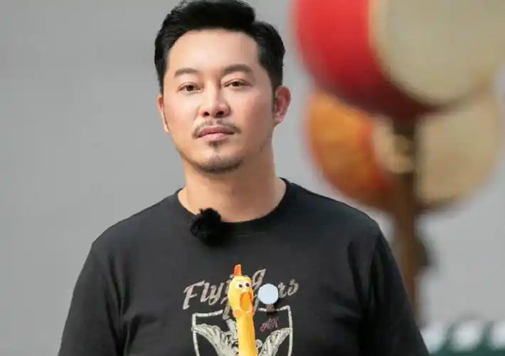 细数沙溢在节目中受到的"非议",从他的年龄大,到他的智商不高,甚至