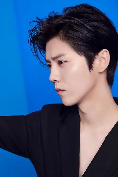 鹿晗v领西装写真图片