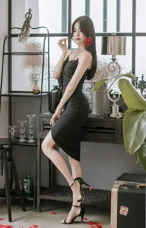 高颜值美女模特酥胸爆乳前凸后翘诱人私房照 _ 图片网