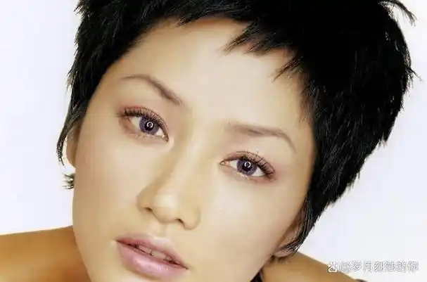 从瞿颖分享的这张照片及其背后的故事中,我们可以看到明星的成长历程