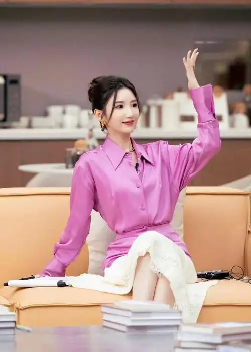 毛晓彤化身真人芭比,甜飒穿搭来袭,小个子也能穿出大气场