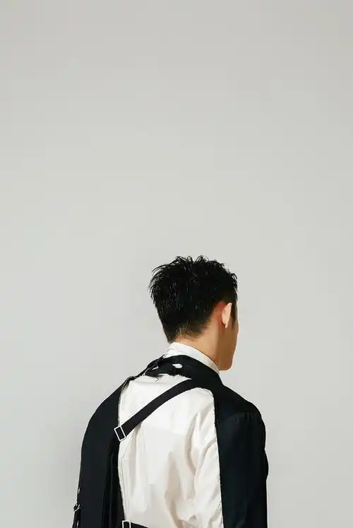 黄景瑜帅气有型时尚写真图片99