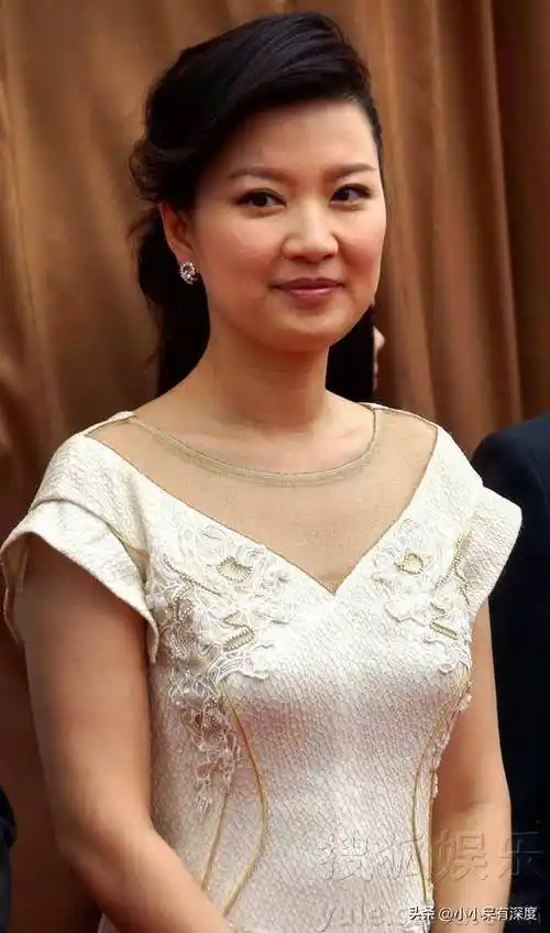 陈蓉的感情生活一直都是神秘的,她也笑着调侃自己是smg女主持人里的