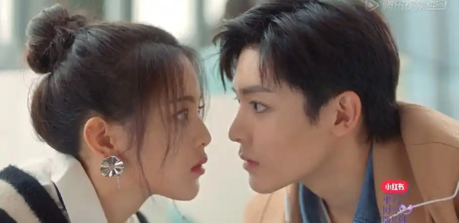 侯明昊脸变了他整过容吗?