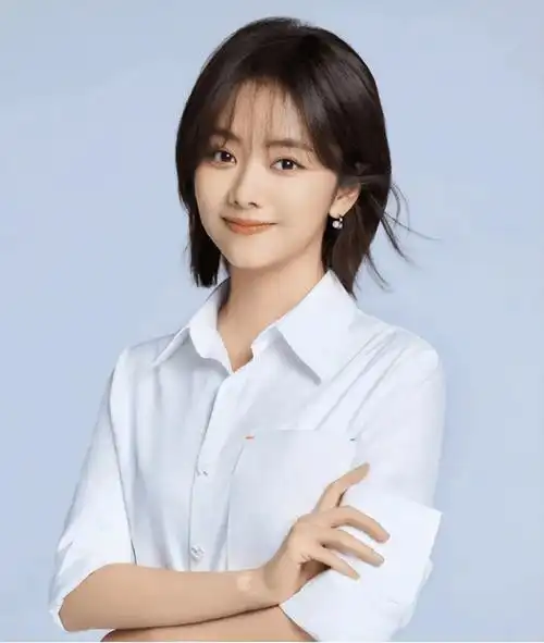 谭松韵晒"意识流照":夜空下的"无影手"与生活的诗意