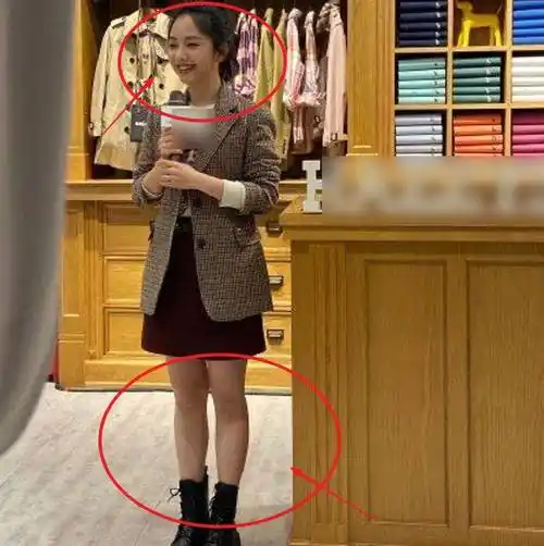 下面这一张生图里谭松韵的腿围就更加的一目了然了,其实这么看来