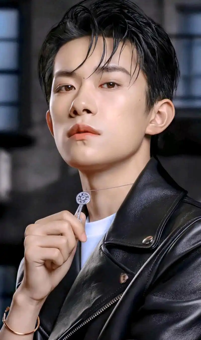 易烊千玺超清壁纸,这容颜简直秒杀一切帅哥,清纯唯美可爱至极