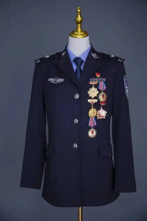 刘欣生前所穿警服忠诚于党一心为民刘欣,向你致敬一路走好!