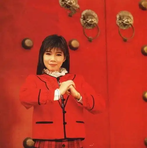 图粉红的回忆悦耳动听韩宝仪歌声醉人成就高