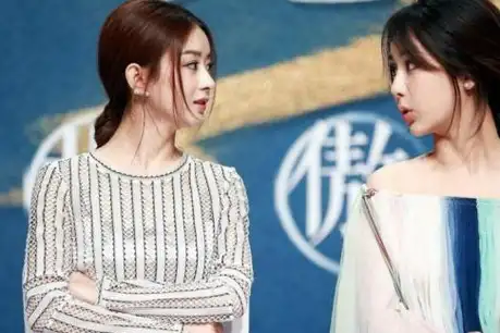 邓伦横店拍戏光顾杨紫餐馆,点一条8斤烤鱼,结账时却不