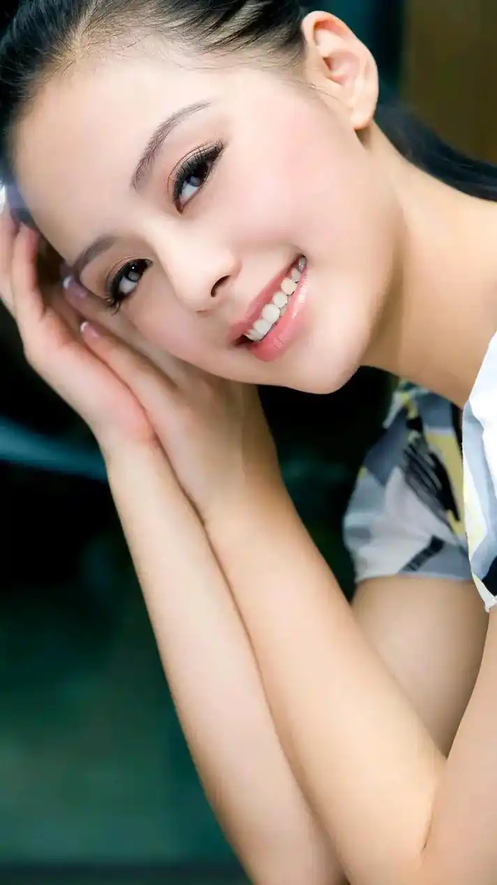 有魅力有气质漂亮女歌星王力可照片欣赏保存多年嗮出来朋友们欣赏一下