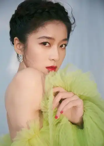 张雪迎优雅迷人写真