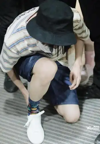 王俊凯奇奇怪怪的袜子合集是条纹爱好者凯凯子