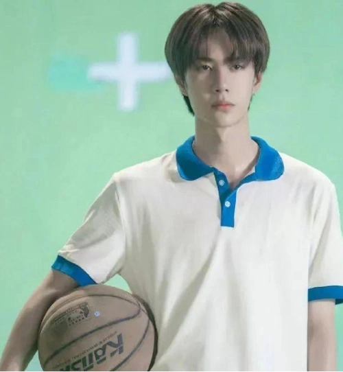 脸长,褶子多,嘴巴凸,这几位男星看似很帅,实际越看越怪