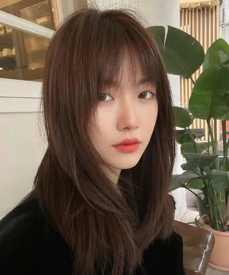 咖啡色 很高兴以文字的形式和大家见面 今天给大家介绍一款不用漂发色