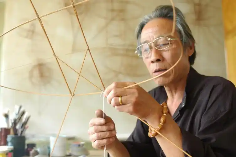 孔祥泽为将风筝艺术传承下去,把毕生所学技艺传授给赵昆,夏振国(过世)