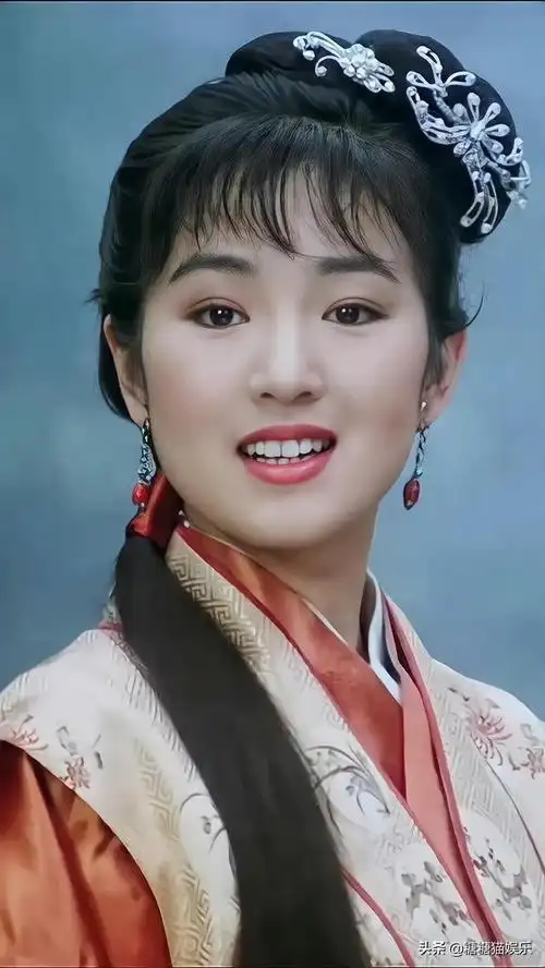 巩俐年轻时明艳动人,就这样的颜值还有人说不美_网易订阅