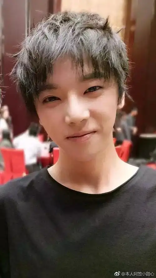 华晨宇整容痕迹不要太明显腮帮子都凹了粉丝只是瘦了