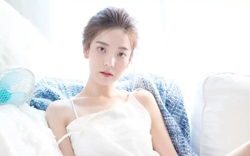 首页 桌面壁纸 美女壁纸 白皙养眼美女写真桌面壁纸 1920_1200手机