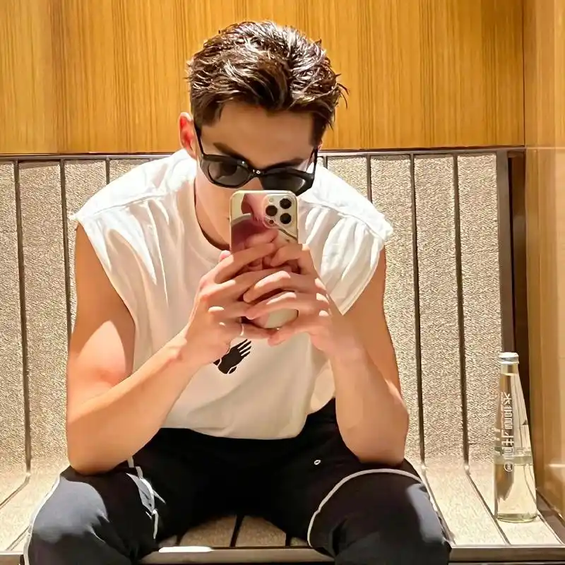 一些帅哥的照片罢了,兄棣伙们元宵节快乐#帅而自知王鹤棣 #被 - 抖音