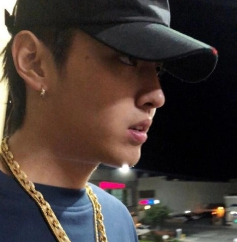 路人镜头下吴亦凡无ps素颜照曝光,网友:这颜值不ps依旧帅的掉渣