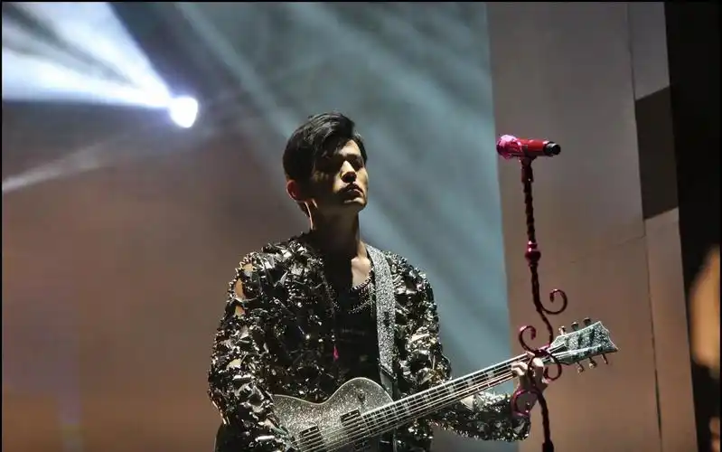 新闻240807周杰伦魔天伦演唱会时期的颜值盛宴粉丝热议不断