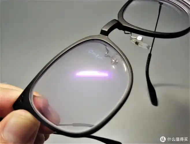 看片不疲劳,原来是靠它:依视路睛智系列轻蓝近视眼镜片_镜片_什么值得