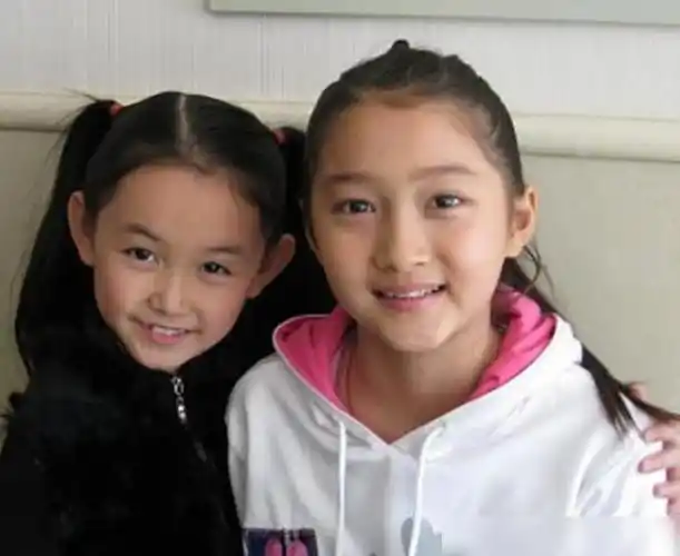 关晓彤娱乐圈的四位好闺蜜前三位红到发紫唯独她糊得不见踪影