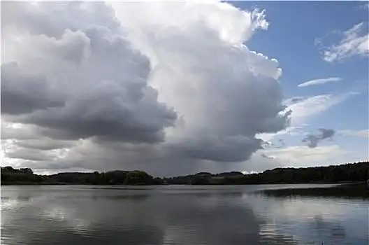 下雨的云图片素材_下雨的云图片素材大全_下雨的云素材大全